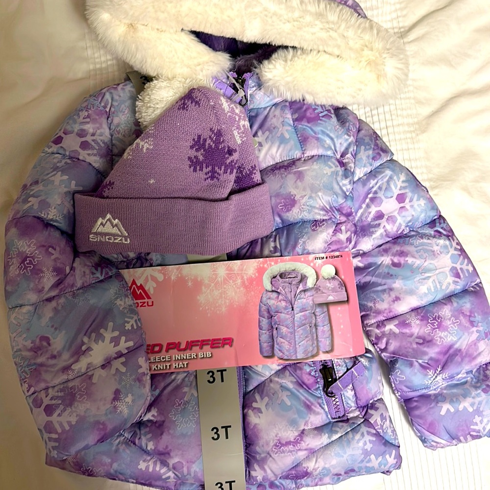 Snozu NWT girls hooded puffer coat with matching hat. Size 3T